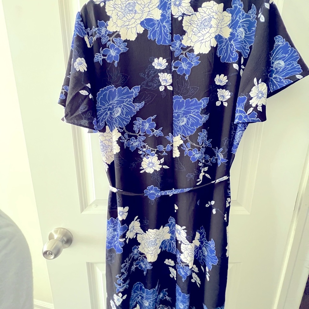 Dress - Picture 2 of 4